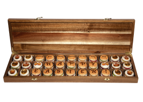 Gift set of 33 macaroons